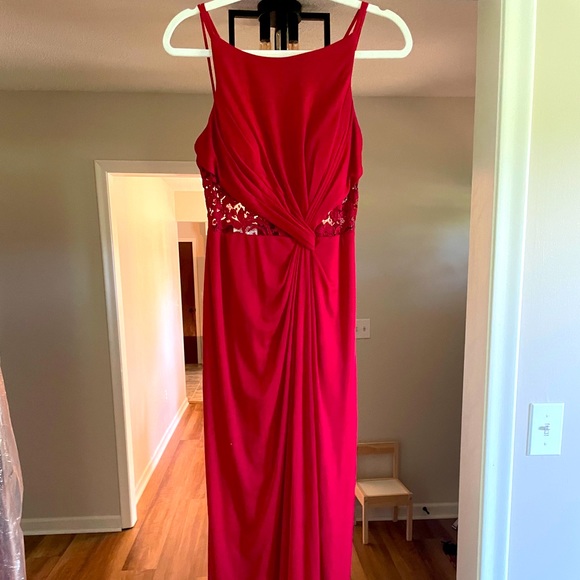 Red David’s bridal cutout lace dress - Picture 2 of 4